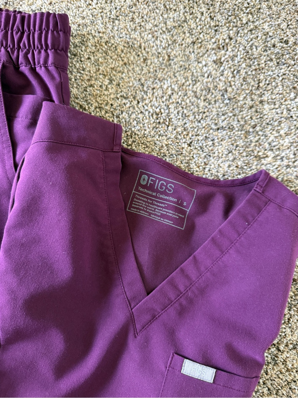FIGS Scrub Set - Picture 2 of 5